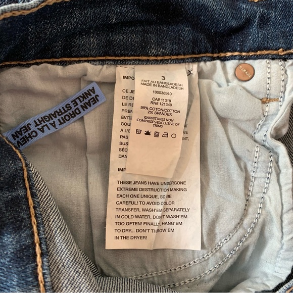 GARAGE Distressed Medium Wash Low Rise Straight Leg Ankle Jean | Size 03 - Picture 7 of 8